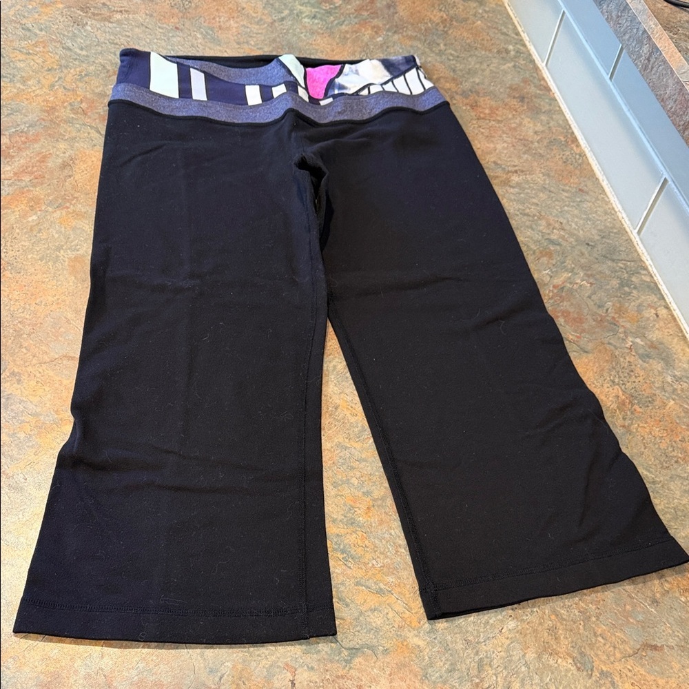 Lululemon Black Yoga Pants with Striped Waistband Size 0 EUC